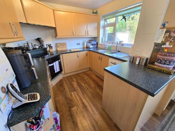 4 bed Semi-Detached for sale Image 6