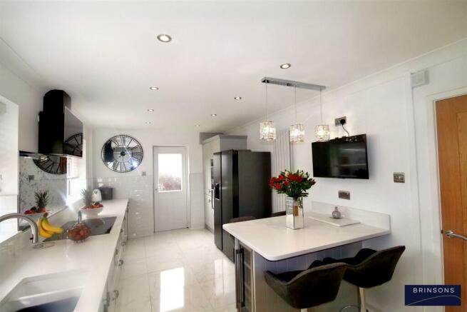 4. KITCHEN/DINER