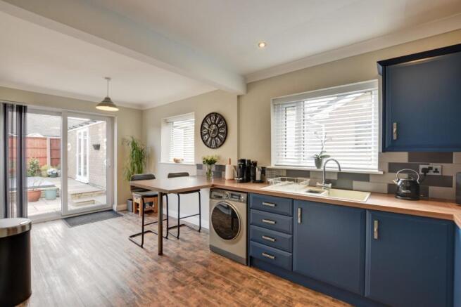 Kitchen2.jpg