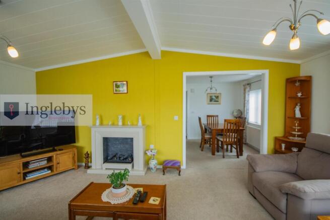 2 bed Park Home for sale Image 4
