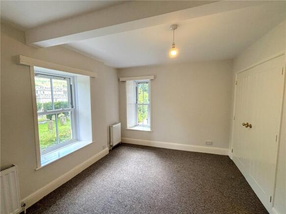 4 bed Semi-Detached to rent Image 9