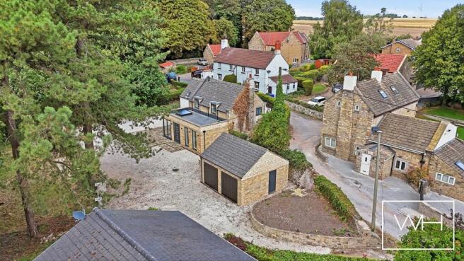 5 bed Detached for sale Image 9