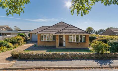 DETACHED BUNGALOW WITH FANTASTIC SEA VIEWS - Undercliff Gardens, Ventnor