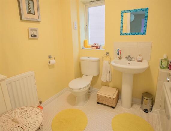 Family bathroom.jpg