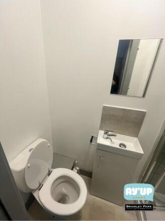 1 bed House Share to rent Image 4