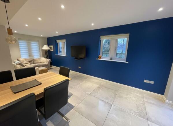 6 bed Detached for sale Image 10