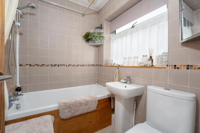 2 bed Semi-Detached Bungalow for sale Image 8