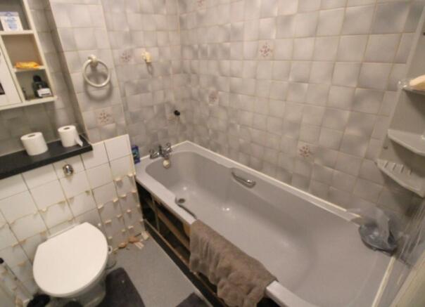 105 Brendon Close, Harlington, Hayes, Middlesex, UB3 5NH photo 5