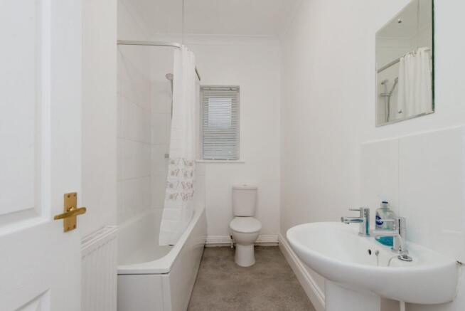 2 bed Terraced to rent Image 8