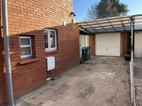 Garage & Car Port