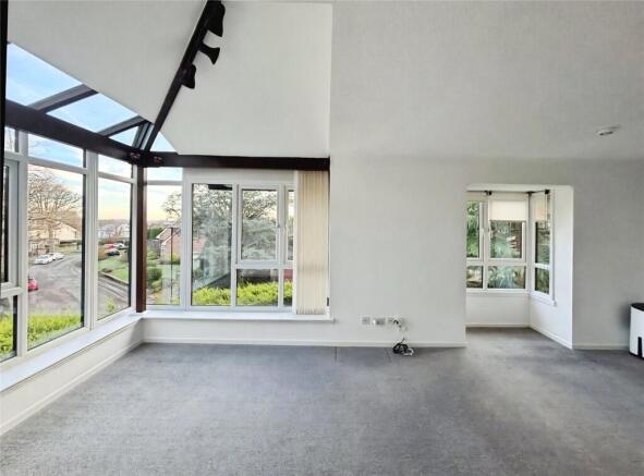 4 bed Detached to rent Image 8