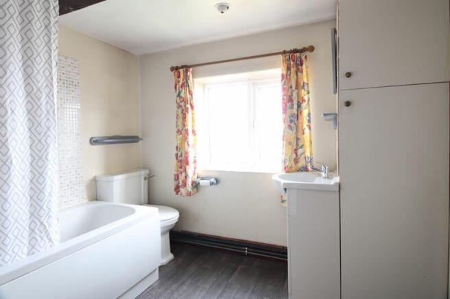 BATHROOM 2