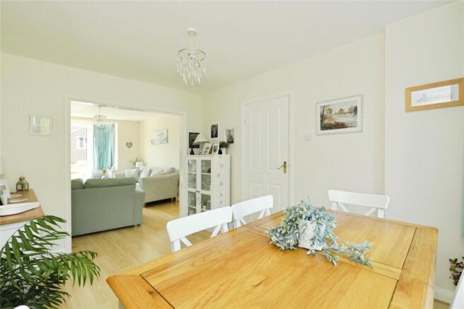 4 bed Semi-Detached for sale Image 7