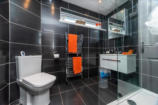 20. Bathroom.jpg