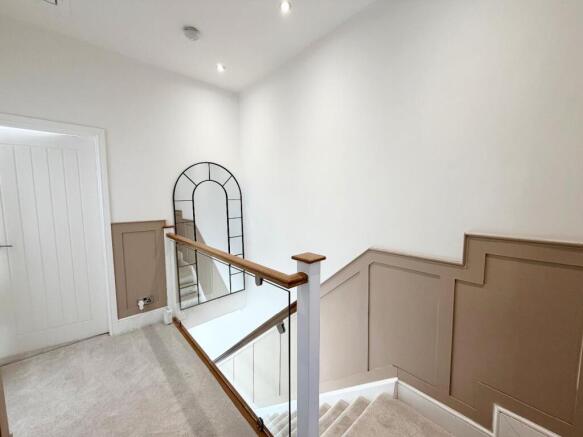 4 bed Semi-Detached for sale Image 8