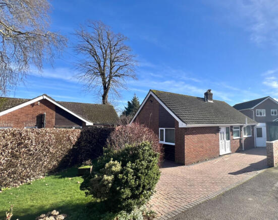 MODERNISED, SPACIOUS BUNGALOW, 7 Gwentlands Close