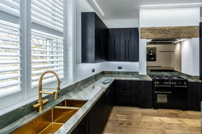 6 bed Semi-Detached to rent Image 6