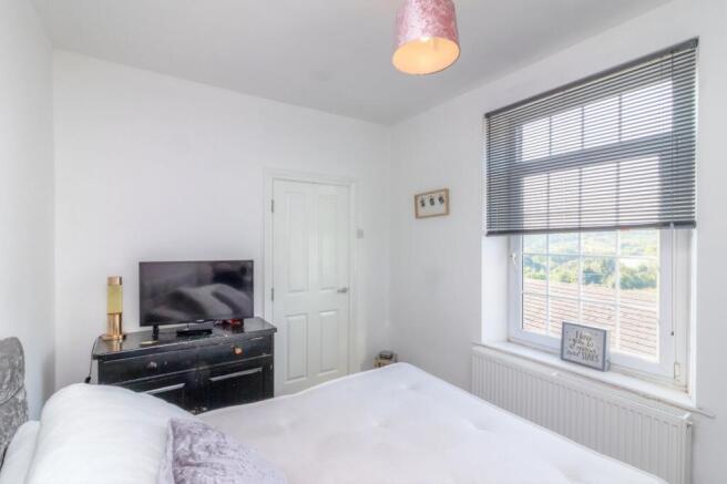 3 bed Flat to rent Image 9