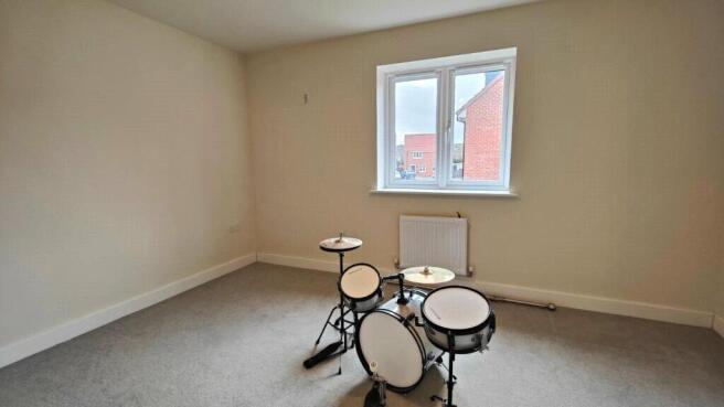 2 bed Semi-Detached to rent Image 8
