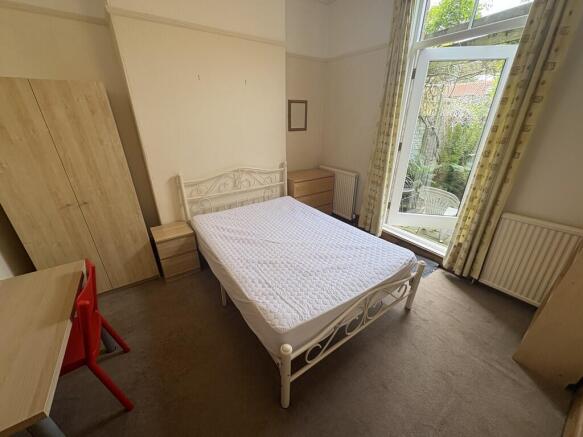 1 bed House Share to rent Image 10
