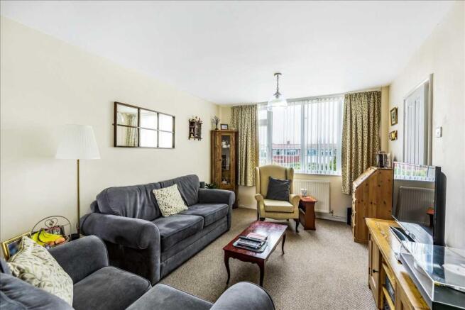LIVING ROOM / DINING