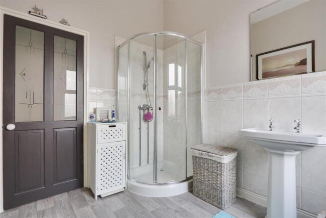 Bathroom (2).jpg