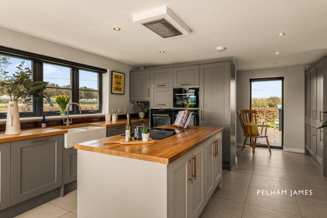 Kitchen/Dining Room, Lodge Cottage, Braceborough