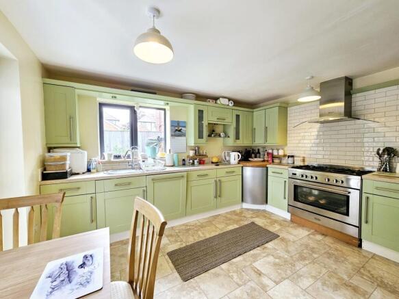 4 bed Semi-Detached for sale Image 11
