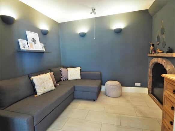 Cosy Snug/Dining Room 905