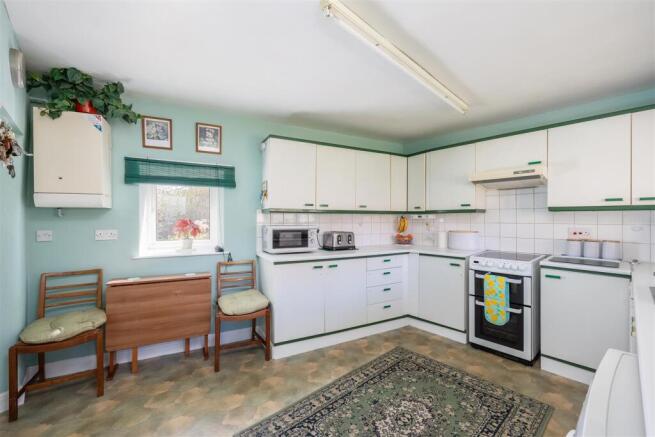 5 bed House for sale Image 5
