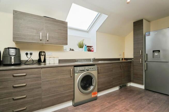Vale Road, Bishops Cleeve, Cheltenham, Gloucestershire, GL52 photo 4