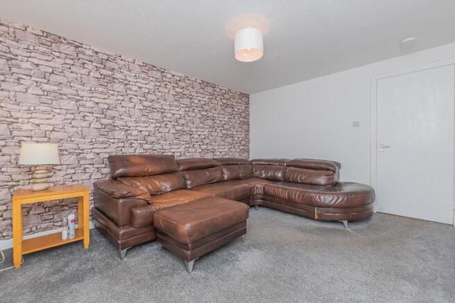 4. Living Room (2).jpg