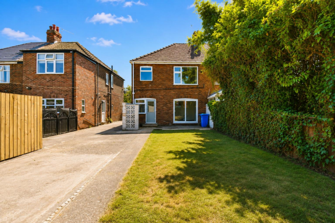 3 bed Semi-Detached for sale Image 4