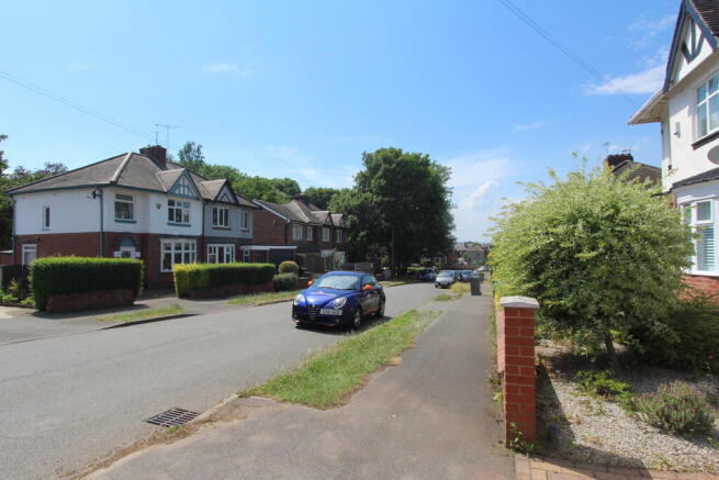 4 bed Semi-Detached to rent Image 6