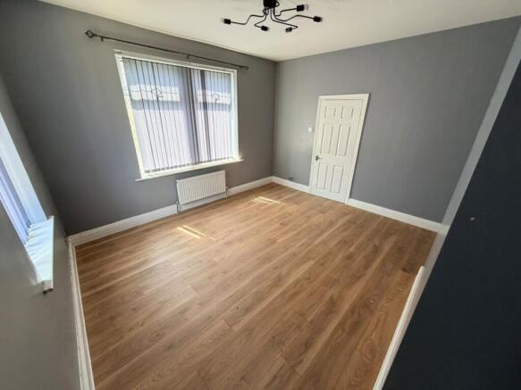4 bed Semi-Detached to rent Image 6