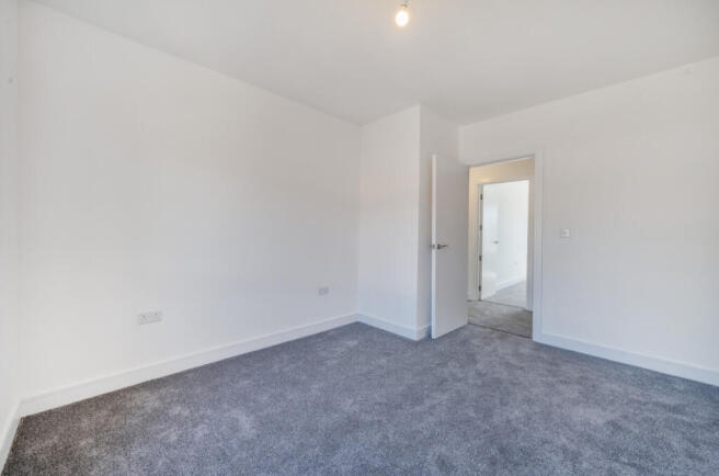 4 bed Detached to rent Image 12