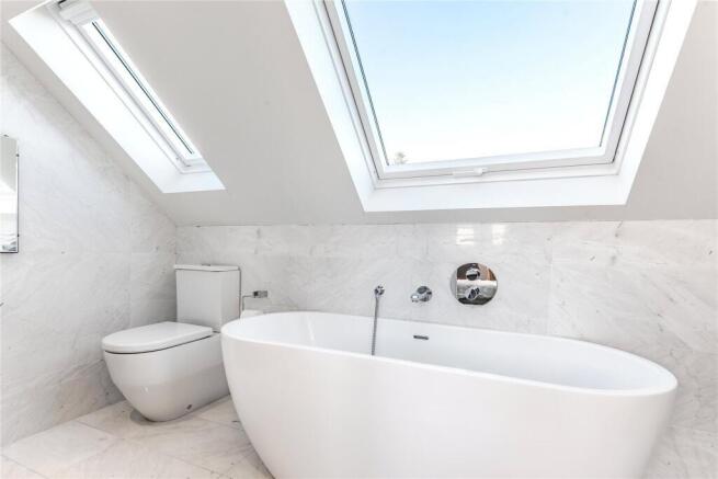 3 bed Flat to rent Image 12