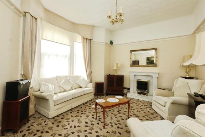 2 bed Ground Flat for sale Image 2