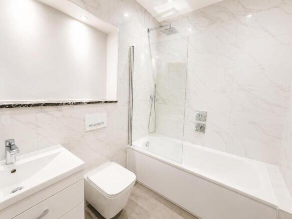 4 bed Semi-Detached to rent Image 10