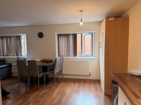 Lounge & Kitchen