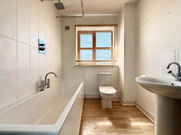 4 bed Semi-Detached for sale Image 4