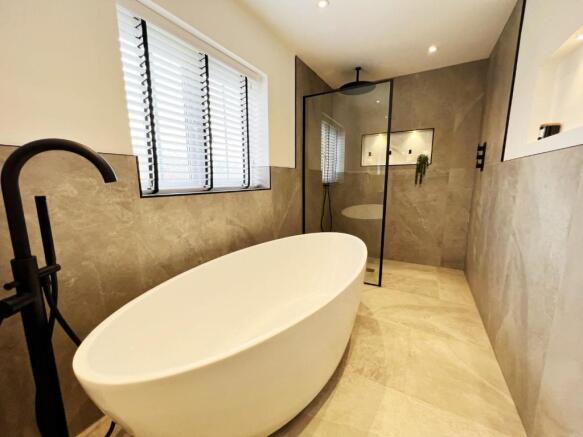 Bathroom first floor