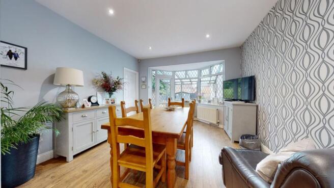 KITCHEN/DINING ROOM