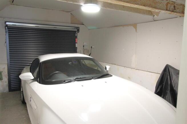 Garage 1.2.JPG