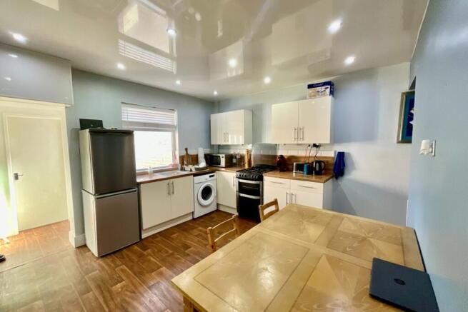 3 bed Terraced for sale Image 6