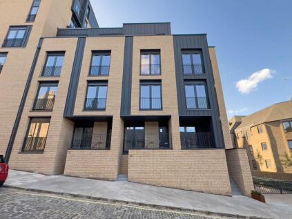 Townhouse 10 Sunbury Mews, Belford Road,