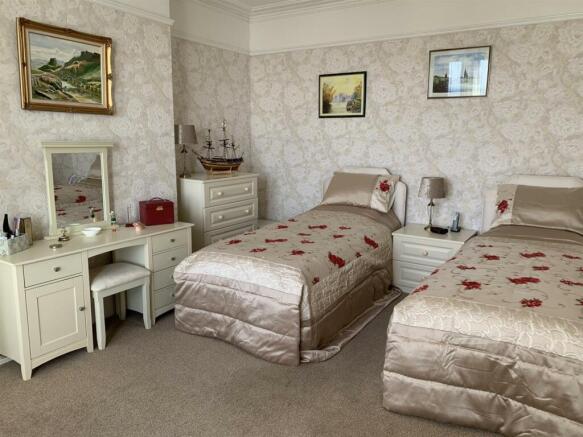 Bedroom..jpg
