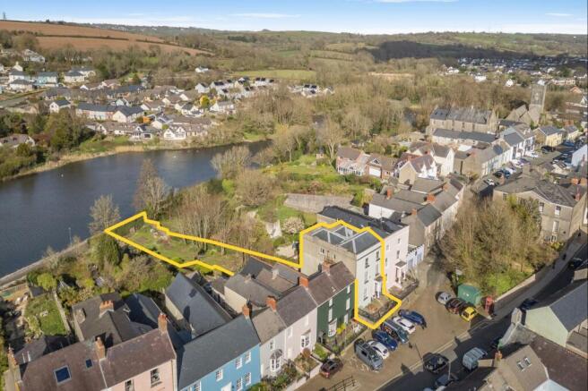 Pembroke & Castlemartin Social Club, Tenby House, Main St, Pembroke, SA71 4HH