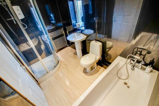 BATHROOM/W.C.