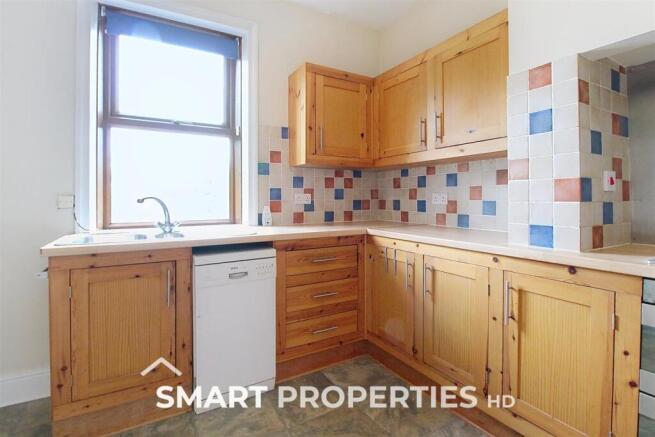 2 bed Terraced to rent Image 5